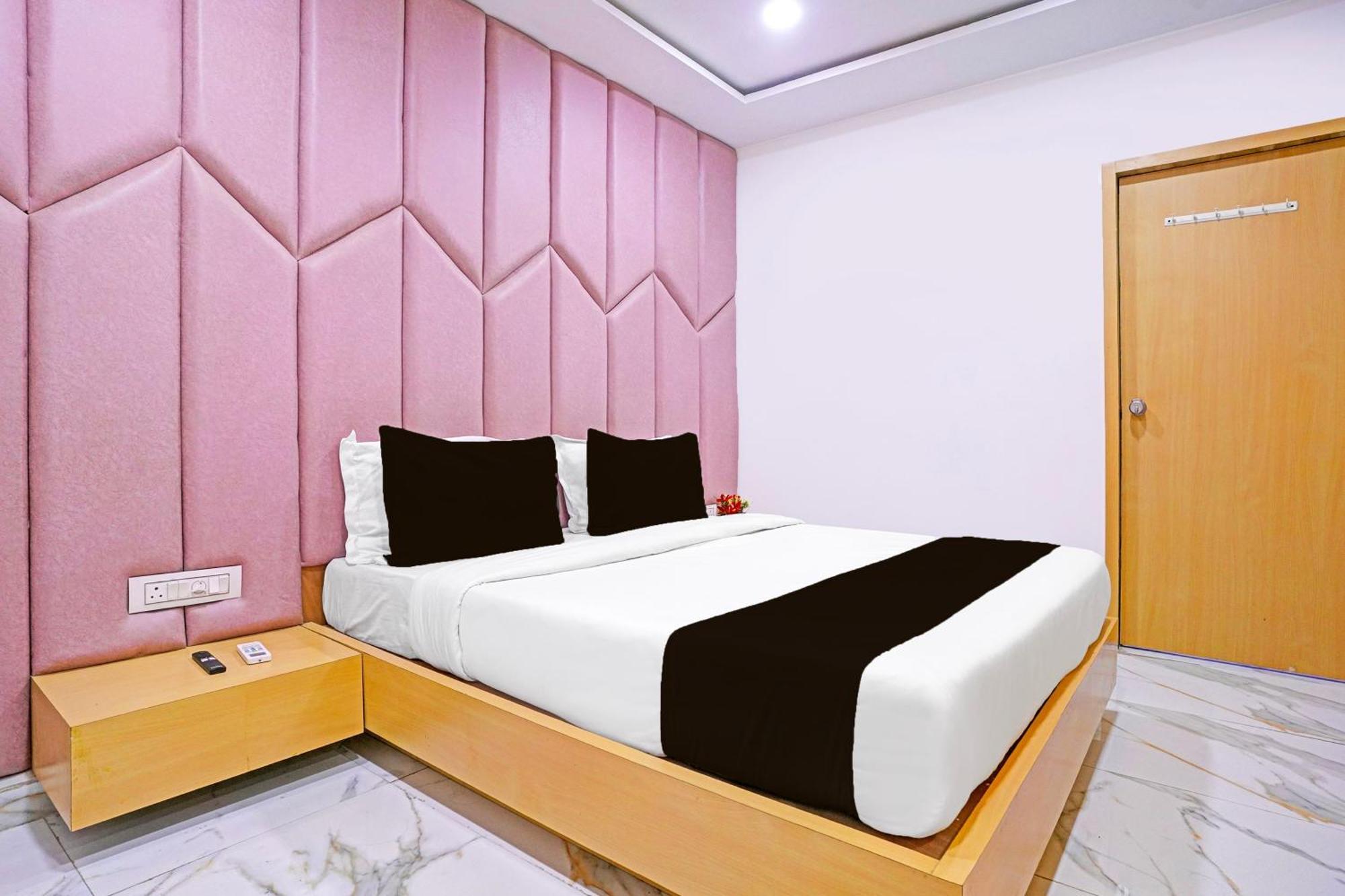 Hotel O Patang 24 Ахмедабад Экстерьер фото